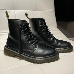 Dr. Martens - 1460 WOMEN'S SMOOTH LEATHER LACE UP BOOTS US Ladies Size: 8